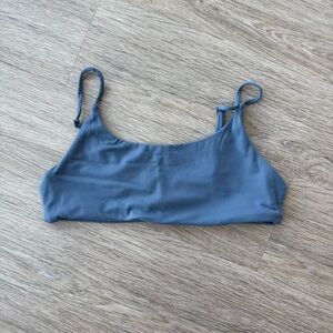 Pavoi light support sports bra